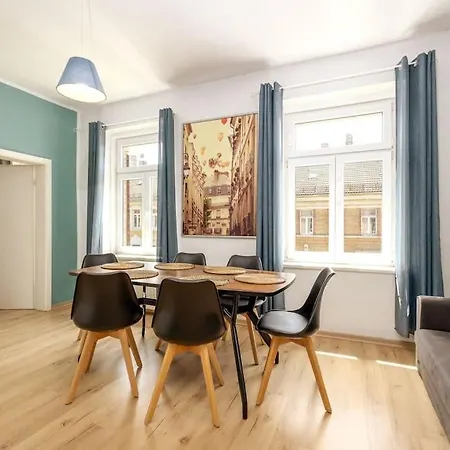 Your Sunny Castle Apartment *